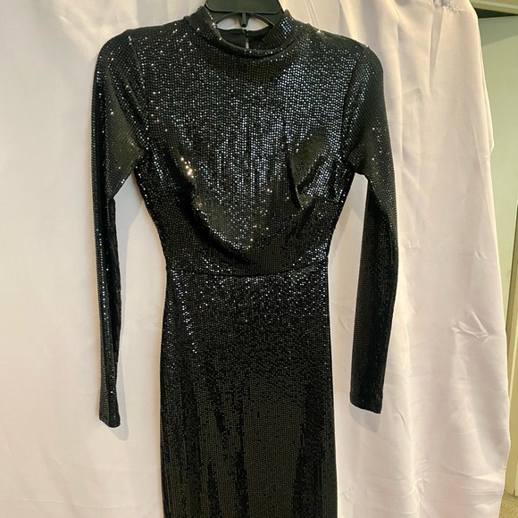 Long sleeve, Mid length, Fitted, Sequins dress from Windsor. - Picture 2 of 6
